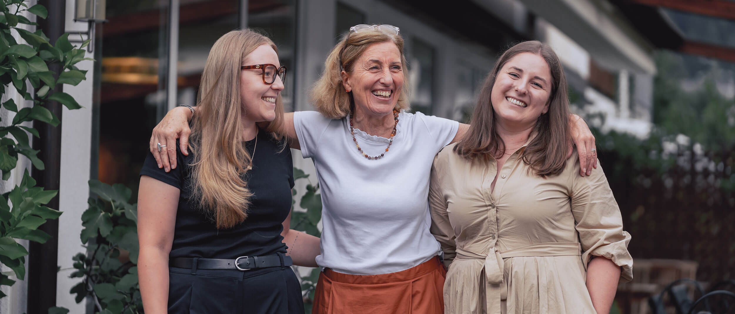 The three hosts Agnes, Anna and Carmen - Gisse Zwölf