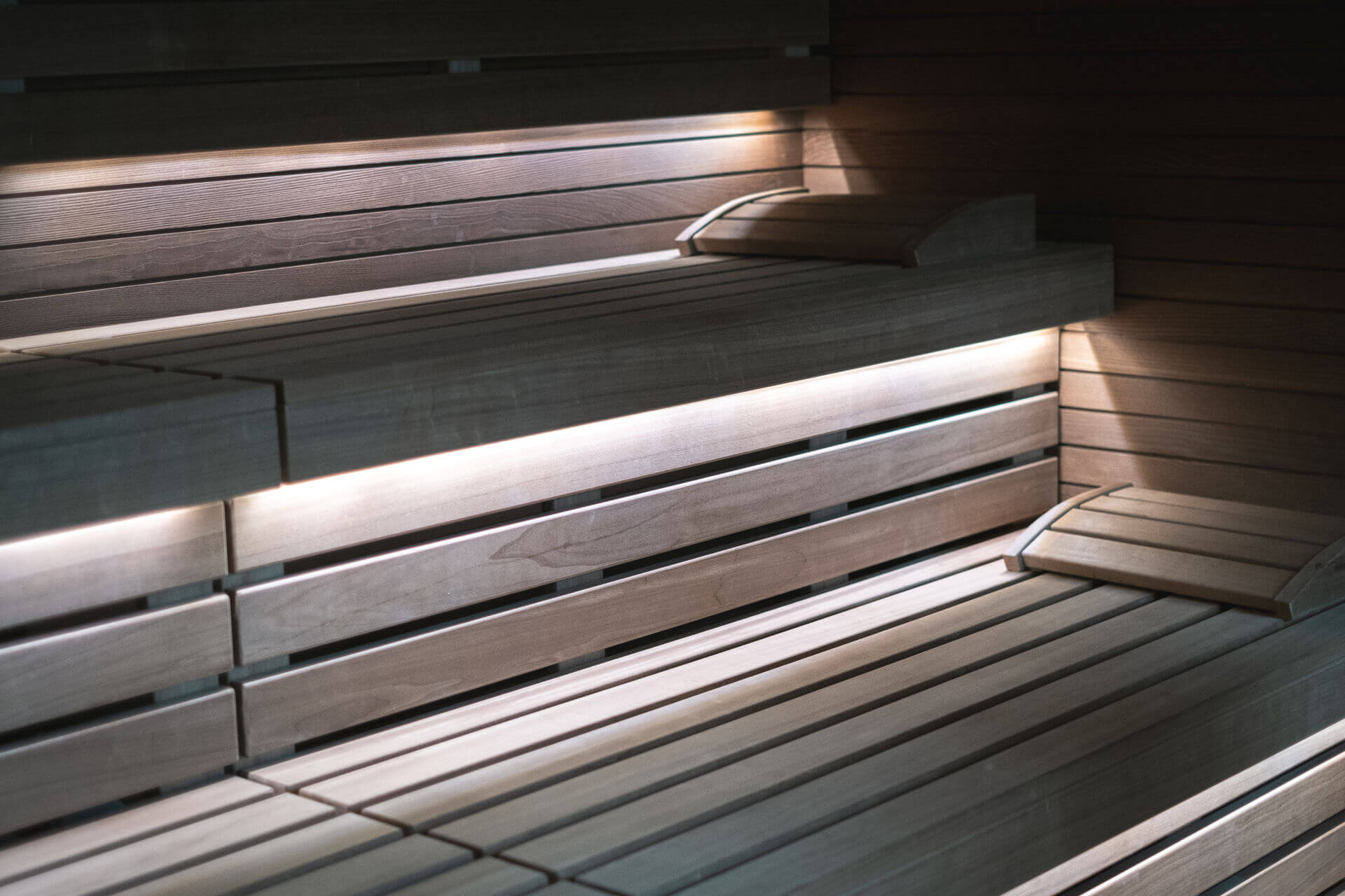 Illuminated sauna benches - Gisse Zwölf