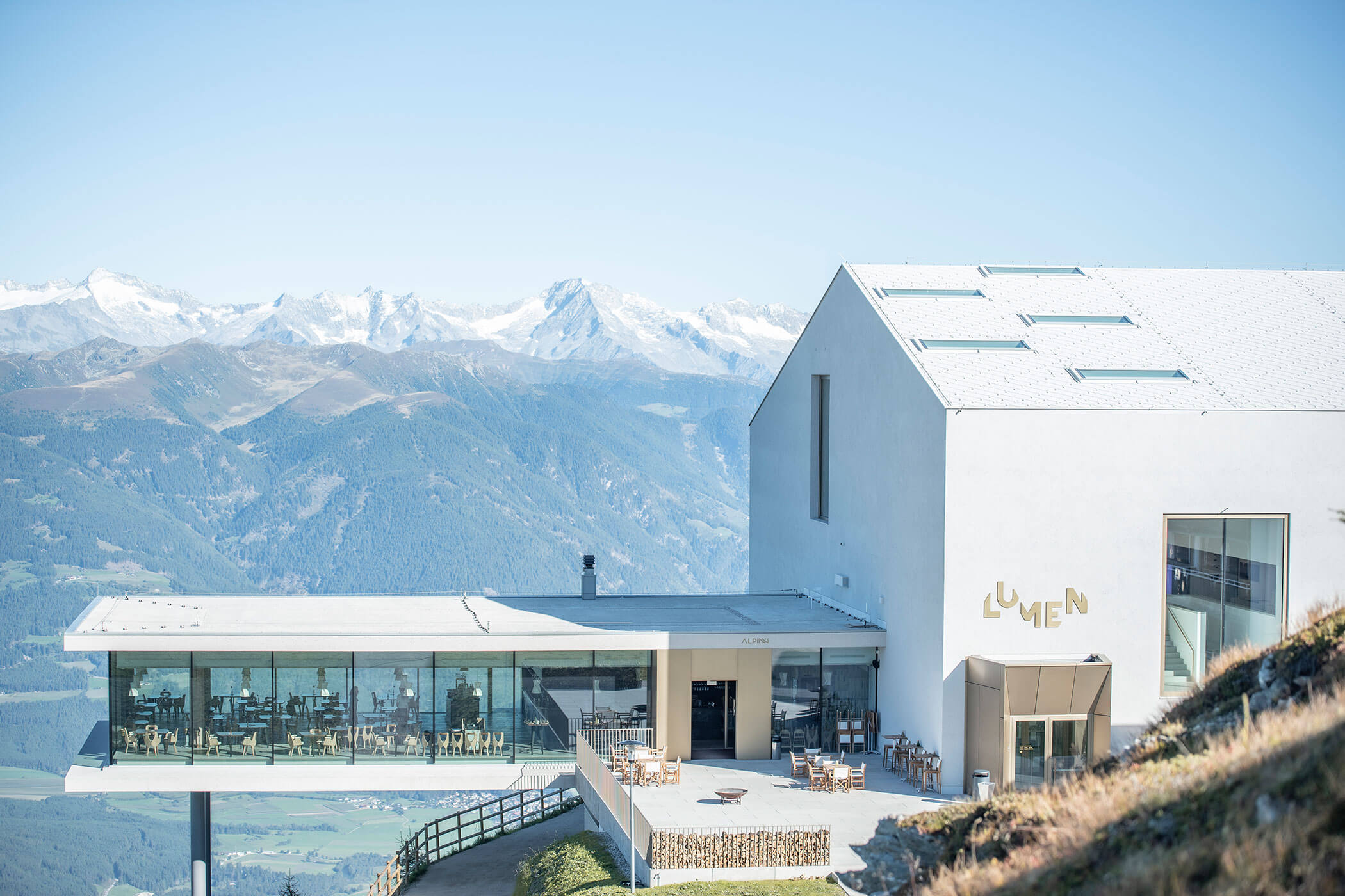 The LUMEN Museum on the Plan de Corones overlooking the restaurant - Gisse Zwölf