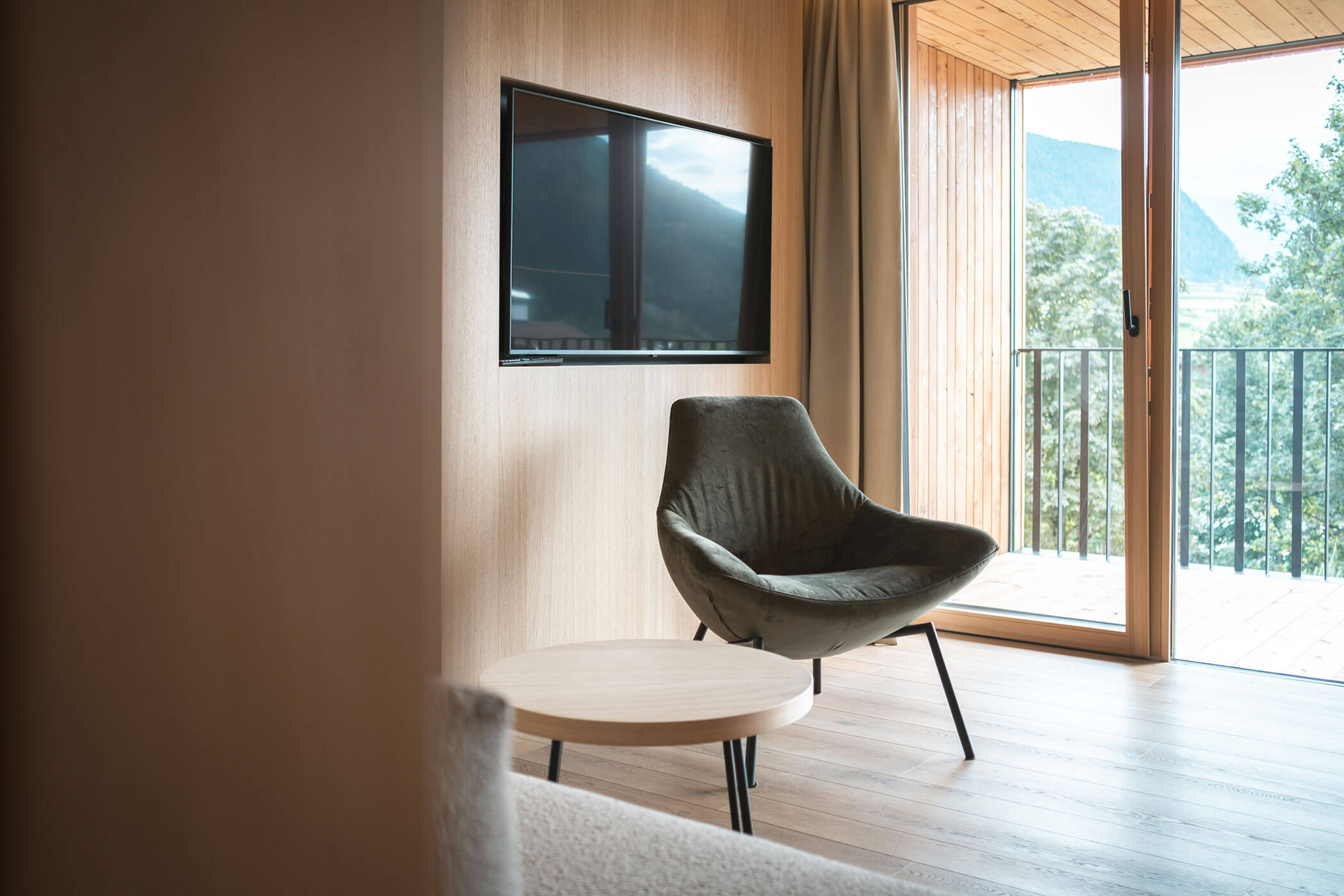 Armchair under a television - Gisse Zwölf