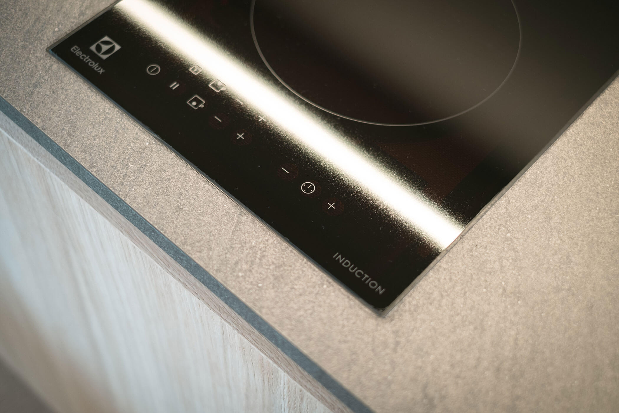 Close-up of the induction plate in the apartment - Gisse Zwölf